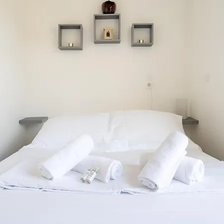 Beautiful T2 - Parking And Close To The Centre And Appartement *